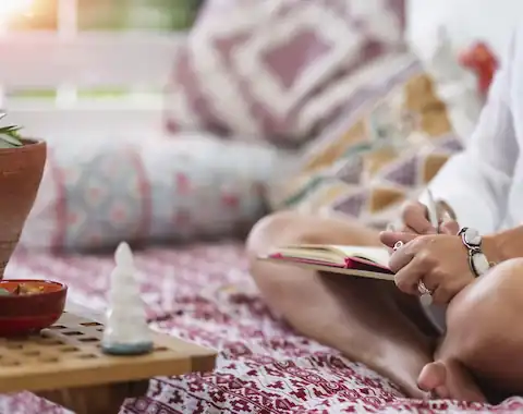 personne qui prend des notes lors de sa formation